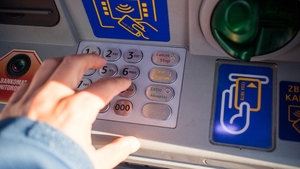 Surpriză pentru o femeie din Cluj care și-a furat soacra. A fost trimisă în arest la domiciliu, în casă cu soacra păgubită