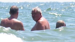 Huzur la Mamaia pentru ministrul care a tăiat la sânge pensiile si salariile