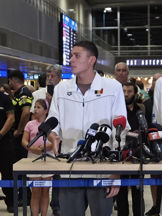 David Popovici s-a întors în România! Primele declarații după ce a câștigat două medalii de aur: ”Simți tensiunea din aer”