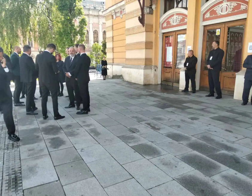 Imagini de la priveghiul lui Ioan Isariu/ sursă foto: cluj24