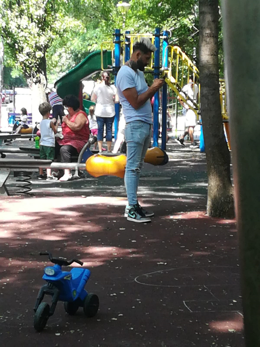 Connect-R și-a scos fetița în parc, iar cei din jur…