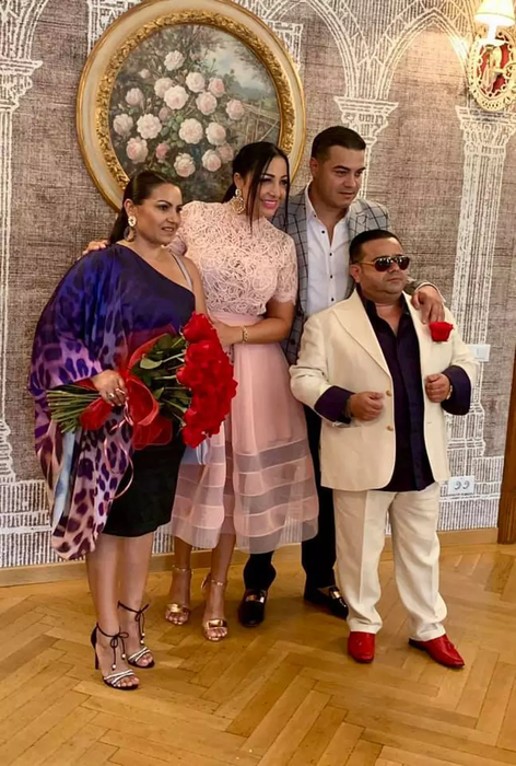 În 2019, Cati și Adrian le-au fost nași. (SURSA FOTO: INSTAGRAM.COM)