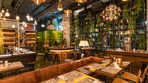 Cazurile de infectări cu noul coronavirus crește, de la 1 iulie ar putea fi impuse noi măsuri. Se mai deschid restaurantele?