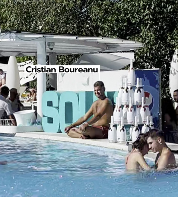 Cristian Boureanu, singur-singurel la piscină
