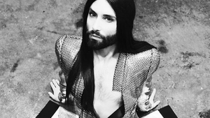 Conchita Wurst și-a schimbat look-ul radical și și-a pus extensii. Nu o recunoști pe câștigătoarea “Eurovision” 2014