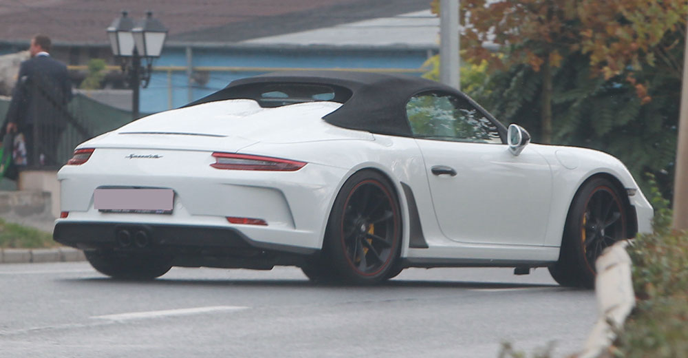 Lucian Azoiței a răvășit Capitala cu ultimul model de Porsche Speedster