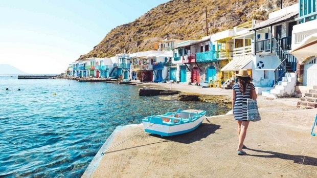 Începe sezonul estival în Grecia! Peste 500 de plaje au fost redeschise sâmbătă. Oamenii au stat la coadă pentru a prinde un loc la malul mării