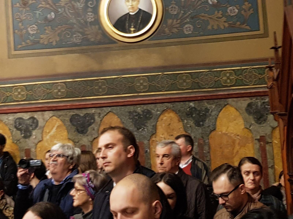 Călin Popescu Tăriceanu, la slujba de Înviere de la Catedrala Sf.Iosif. Ce mesaj a transmis președintele Senatului