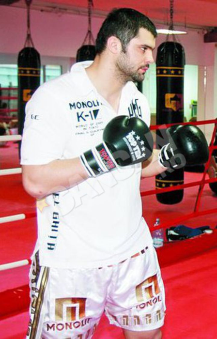 Continuă ”lupta” desfășurată în afara ringului între super-campionul Daniel Ghiță – campion mondial la kickboxing ITS Showtime 2012, respectiv Glory în 2014 – și Benjamin Adekunle Miron Adegbuyi, kickboxer de origine nigeriană și luptător K1