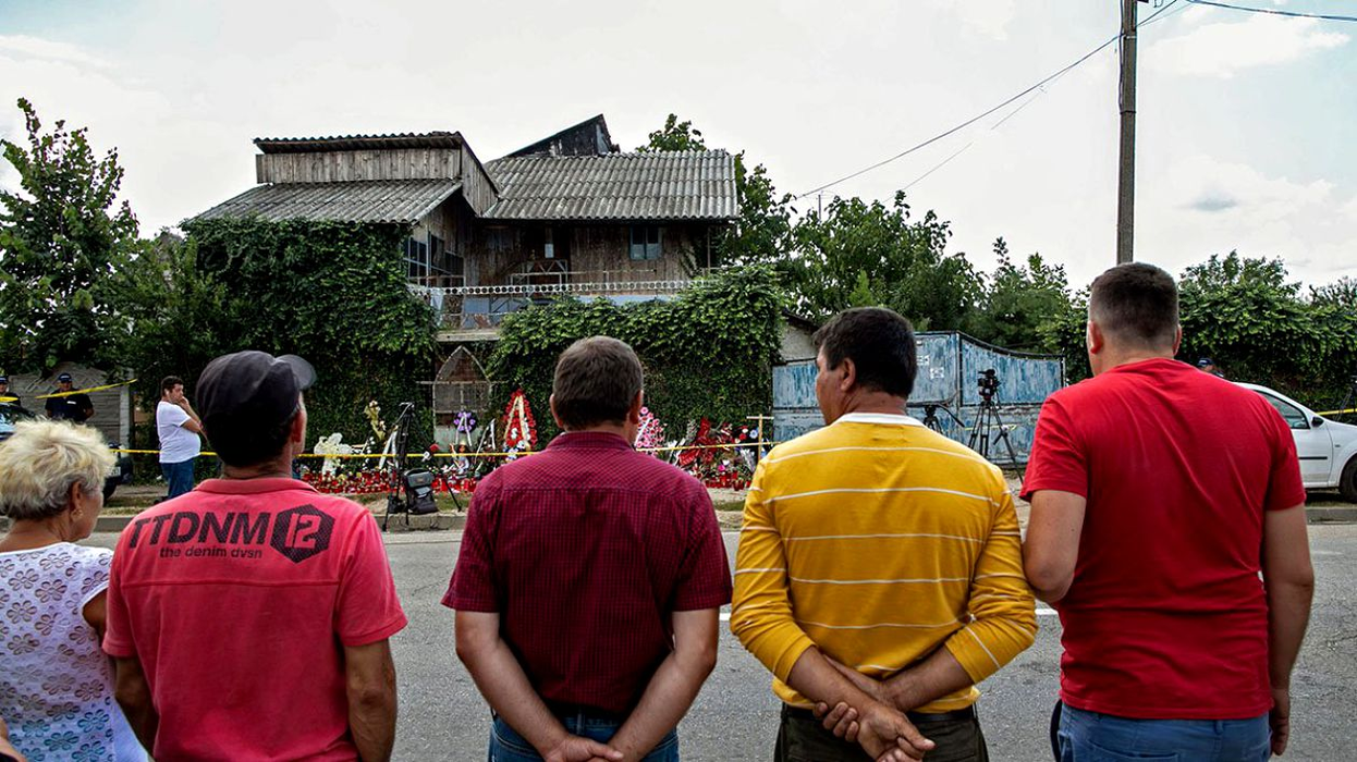 Casa lui Gheorghe Dincă a ajuns obiectiv turistic macabru. Ce se întâmplă, în fiecare zi, la locuința criminalului