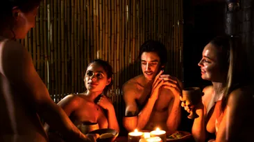 Primul restaurant pentru nudişti a fost deschis la Paris! Vezi cât costă o cină aici