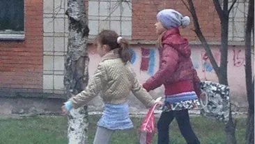 Strigator la cer! Asa se duc la scoala elevele din ziua de azi. Detaliul INCREDIBIL din josul fotografiei