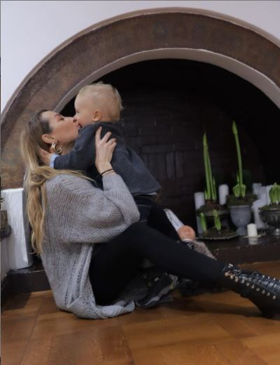 Flavia Mihășan, poză de album cu burtica de gravidă în toată splendoarea! Ce mesaj impresionant a primit de la o tânără