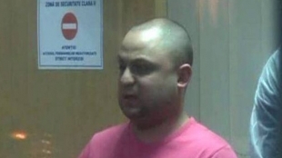 Bărbatul care a rănit trei persoane în faţa unui hipermarket din Militari rămâne în arest