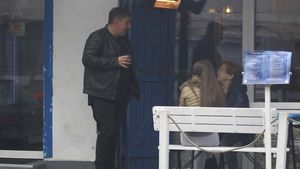 Avem imagini cu el în acţiune! Cum îşi seduce clientele fostul ginere a lui Băsescu