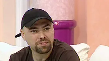 1Q- Sapro vrea sa ii explice baiatului sau de 4 ani ce inseamna drogurile! L-a dus si la proteste!