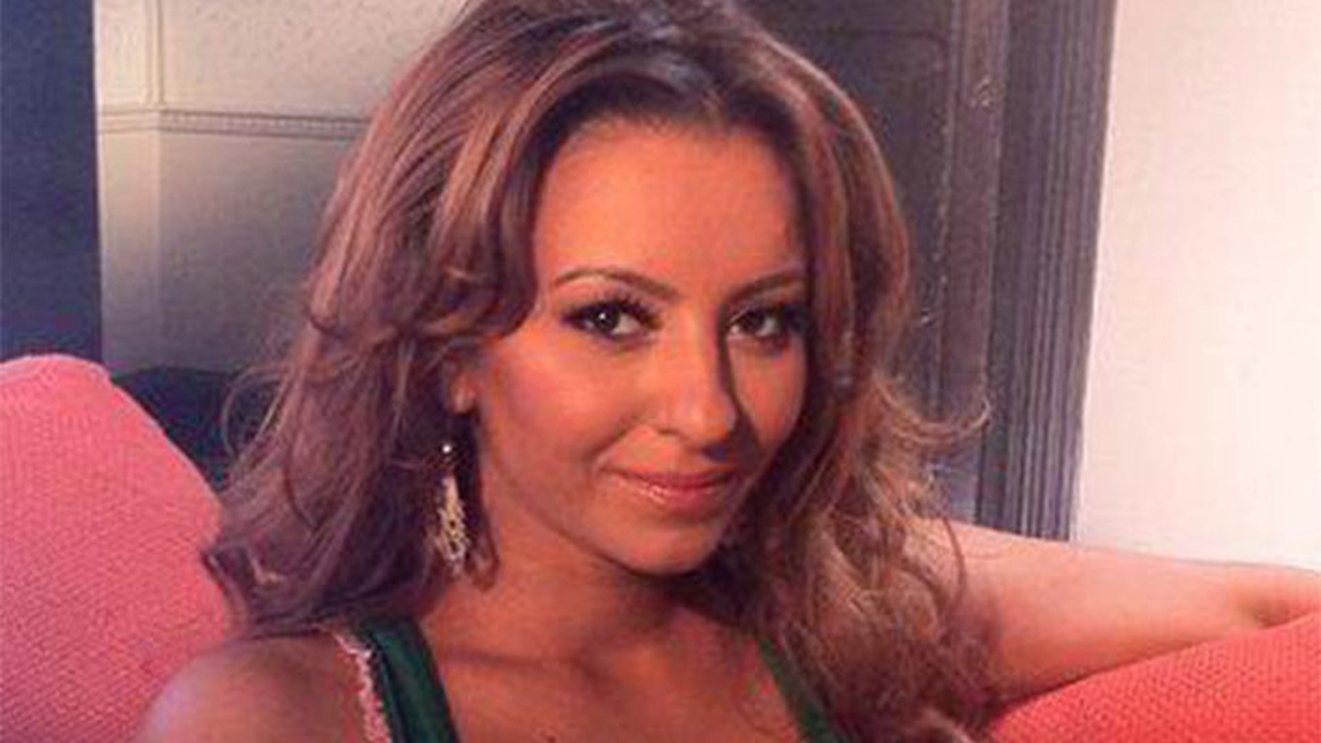 O credeai fata finuta pe Giulia Anghelescu? Uite ipostaza in care nu ai mai vazut-o niciodata pe cantareata!