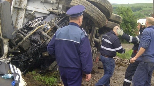 Trei persoane au murit, iar alte doua sunt grav ranite in urma unui accident rutier, in Caras-Severin