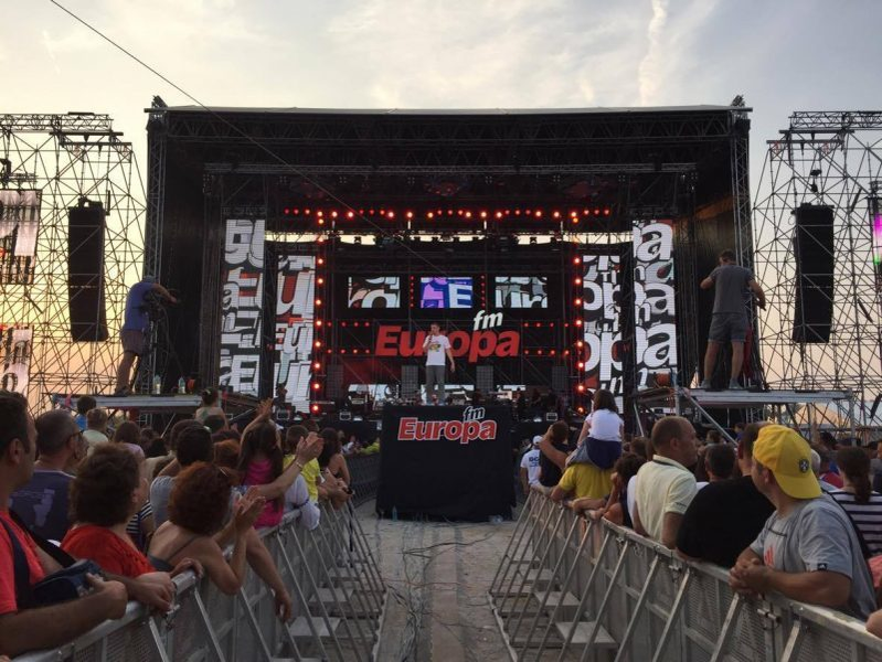 Europa FM a ocupat marea! Peste 200.000 de oameni au cântat şi au dansat timp de 3 zile la „Live Pe Plajă”