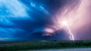 Prognoza Meteo azi, 10 mai 2026.Vremea se strică în sud și sud-est! Averse și descărcări electrice anunțate în mai multe zone din țară