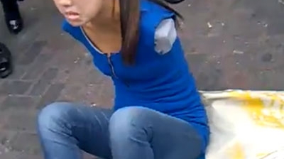 Nu te-ai fi gandit niciodata ca o fetita fara maini poate face asa ceva!