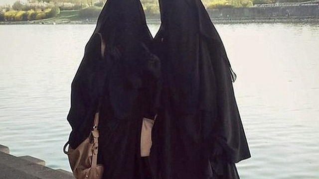 Doua fete au fugit din Austria sa se marite cu teroristi ISIS si au sfarsit tragic! Ce s-a intamplat cu adolescentele!