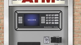 Doi bulgari, prinsi de politistii ilfoveni in timp ce montau echipament de skimming la un ATM