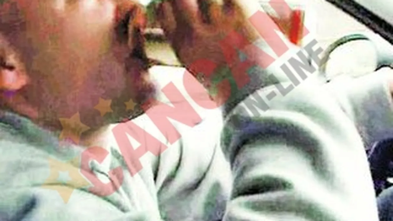 Filmat in timp ce bea la volan