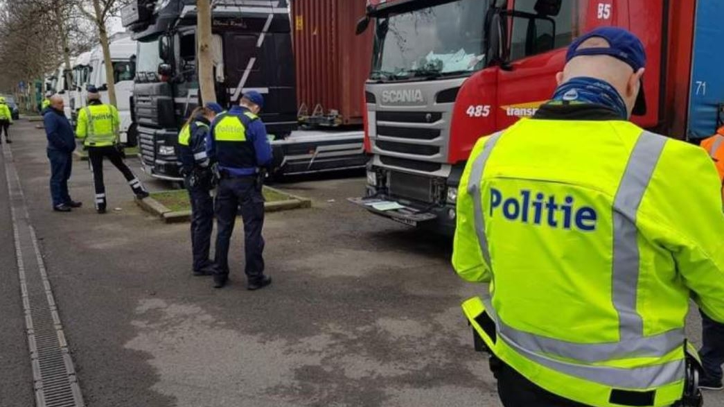 Tragedie în Franța: un șofer român a fost strivit de două TIR-uri. Bărbatul avea 30 de ani