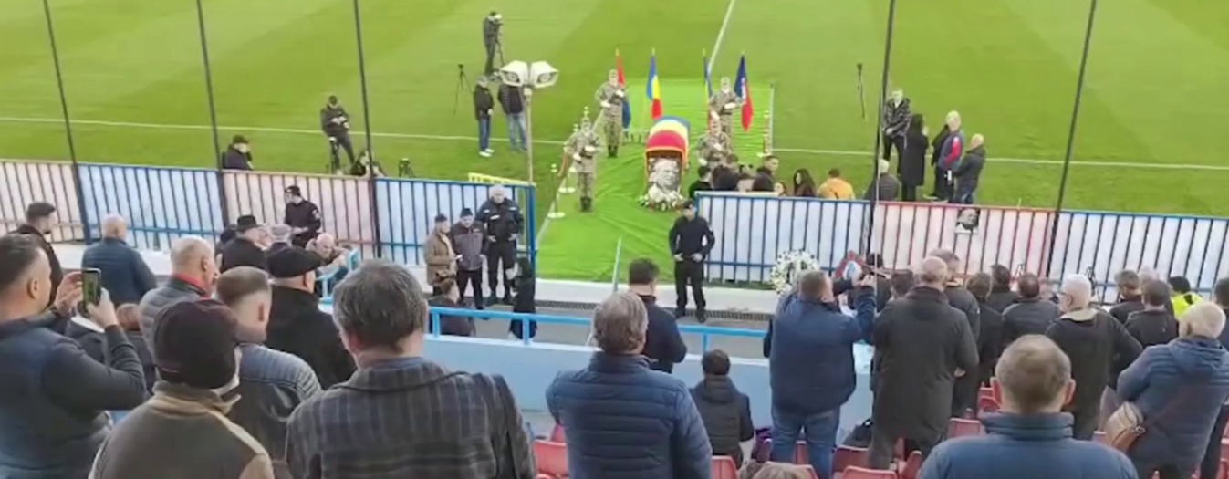 Ultimul omagiu adus antrenorului Emeric Ienei. Zeci de oameni și-au luat „Adio!” de la el pe stadionul Iuliu Bodola