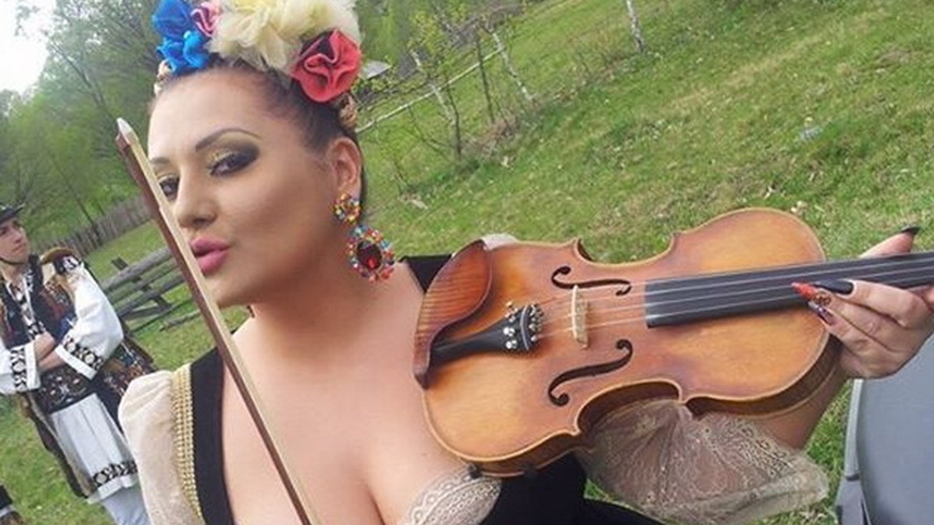 Culmea penibilului! Vezi cum s-a pozat Bianca Rus in cada si ce au spus toti cand au vazut imaginea! "Fa si tu baita goala!"