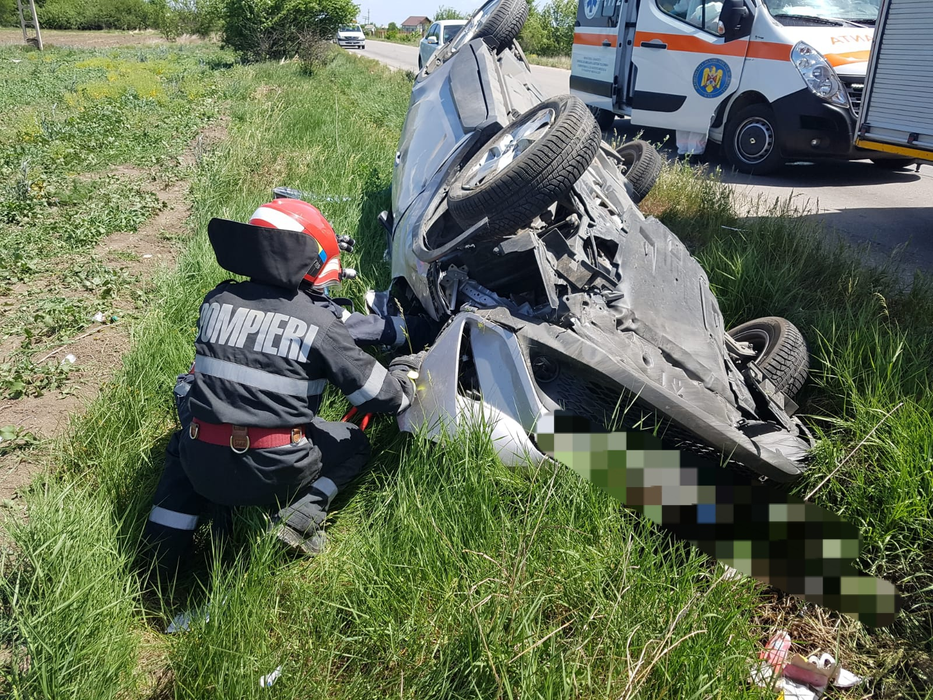 Accident teribil cu 3 mașini în Teleorman! Impactul a fost atât de puternic, încât unul dintre autoturisme s-a răsturnat. Cine sunt victimele
