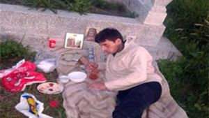 A ajuns să doarmă prin cimitire şi e disperat: „M-am săturat să rătăcesc dintr-un loc în altul....Nu vreau să devin un delicvent” Drama unui tânăr bolnav care trăieşte de pe o zi pe alta