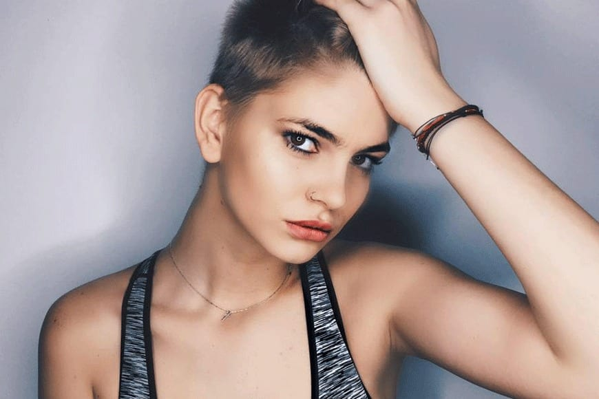 Cum arăta Laura Giurcanu cu părul ras în cap. Influencerița a avut parte de multe schimbări în adolescență