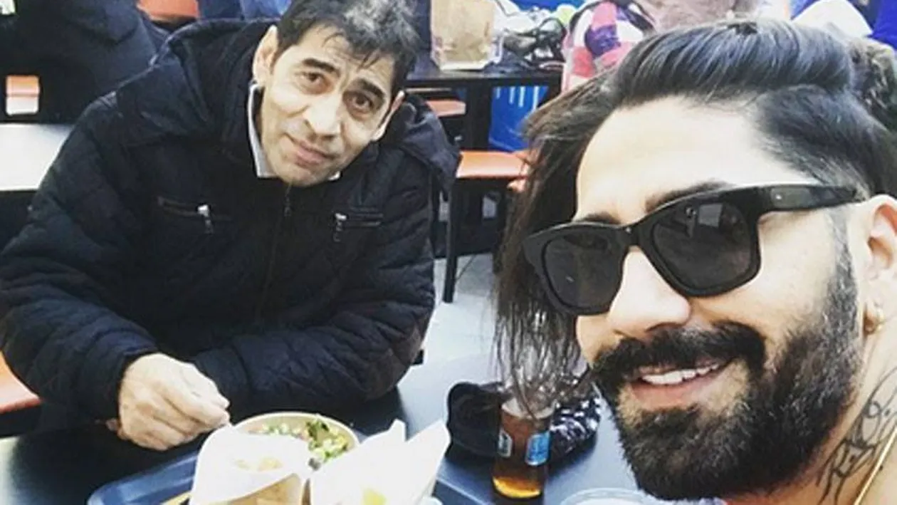 Scandal după ce Connect-R a postat această poză în care apare cu tatăl său