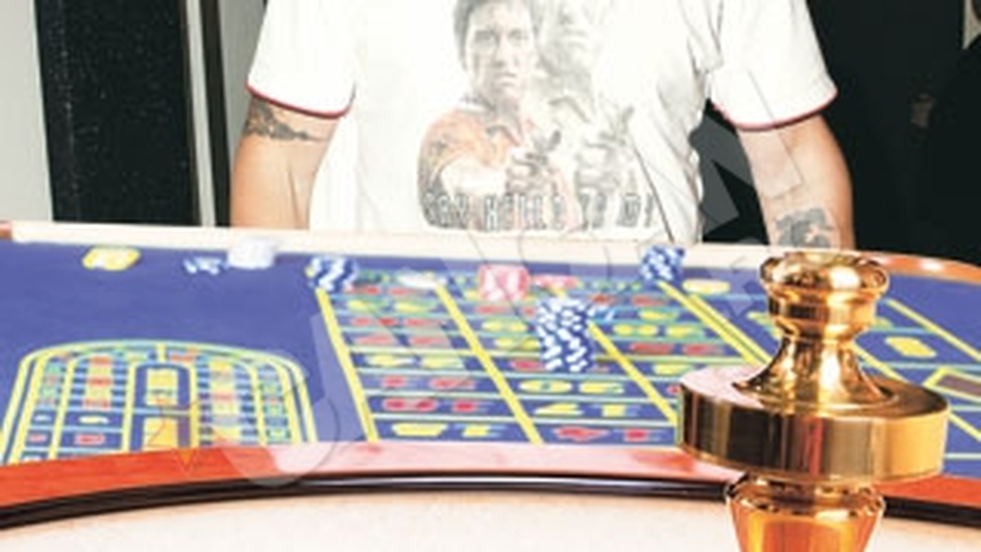 Si vineri, si 13! Zi neagra pentru Nicu Maharu, fostul iubit al Simonei Sensual! A pierdut 170.000 de euro la ruleta