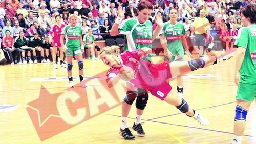 Handbalista Ionela Galca-Stanca are acelasi salariu ca fotbalistul Nicolae Dica