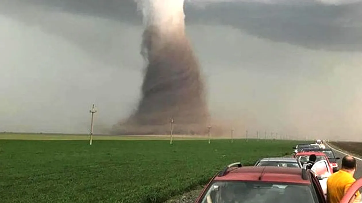 Guvernul a făcut anunțul! Se vor acorda ajutoare de urgență pentru familiile cu gospodăriile distruse de tornadă
