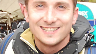 Dani Otil si tricoul de care se teme: "N-am aparut nici la bine, nici la prost imbracati" Vezi cum arata