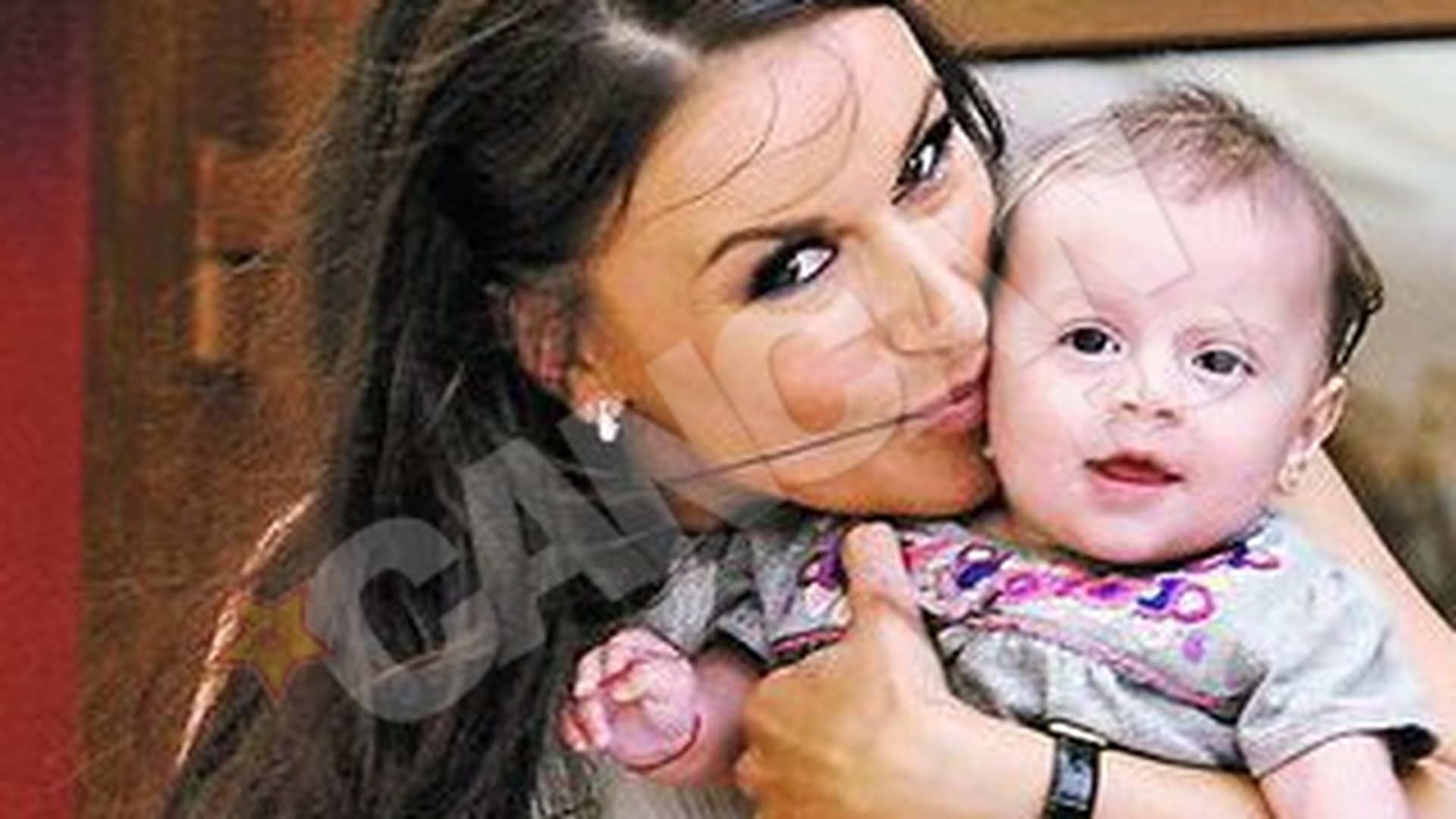Raluca Sandu isi duce fetita la Disneyland
