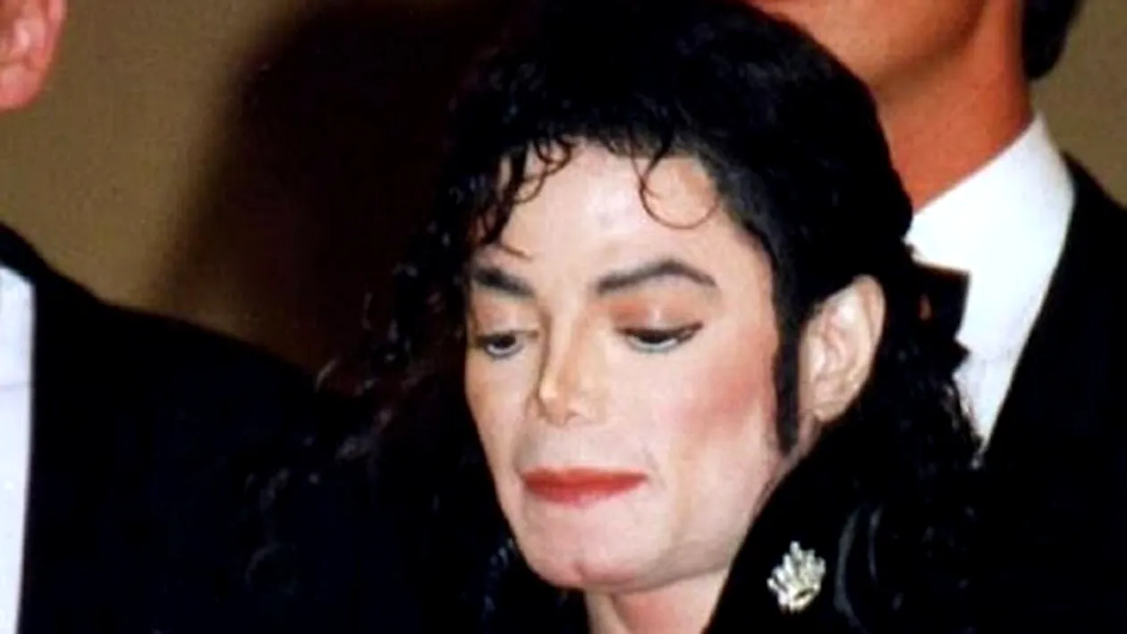 Detalii șocante au ieșit la iveală! Autopsia lui Michael Jackson: oasele erau zgâriate de ace și era plin de tăieturi pe spate