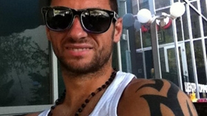 El e cel mai mare cocalar dintre fotbalistii romani Vezi ce fost jucator al Stelei il face pe Romeo Fantastik sa para stilat!