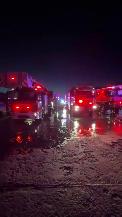 Incendiu la Dragonul Roșu din București! Flăcările mistuie totul în calea lor. Imagini VIDEO