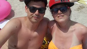 Acesti tineri si-au facut o fotografie pe plaja! Abia cand au ajuns acasa si-au dat seama ce era in spatele lor