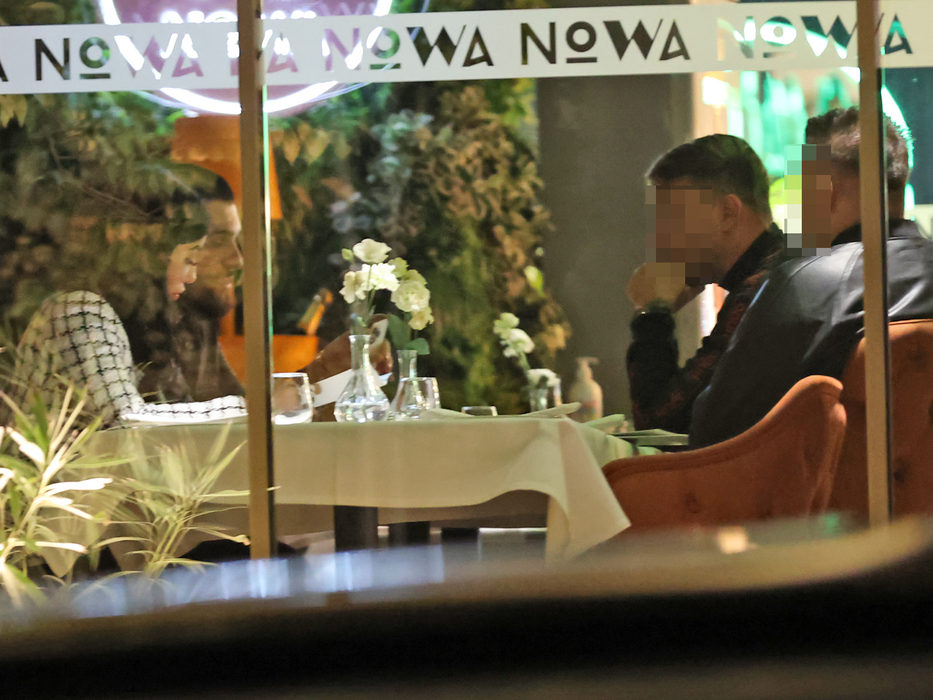 Tzancă Uraganu' și Marymar, relaxare la restaurant (SURSA FOTO: CANCAN.RO)
