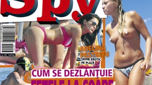 A ratat efectul cu o combinatie ciudata. Luminita Anghel vrea sa-si ascunda kilogramele, dar degeaba! Siretlicurile vestimentare mai rau o incurca!