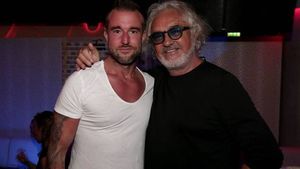 Imagini în premieră. S-a iubit cu MĂDĂLINA GHENEA şi ANDREEA SASU, iar acum... Celebrul PHILIPP PLEIN a aterizat în România!