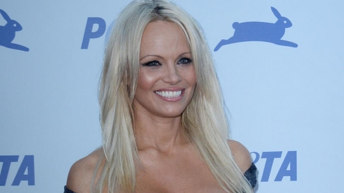 PAMELA ANDERSON, apariţie de senzaţie la aproape 50 de ani! Iată cât poate fi de provocatoare