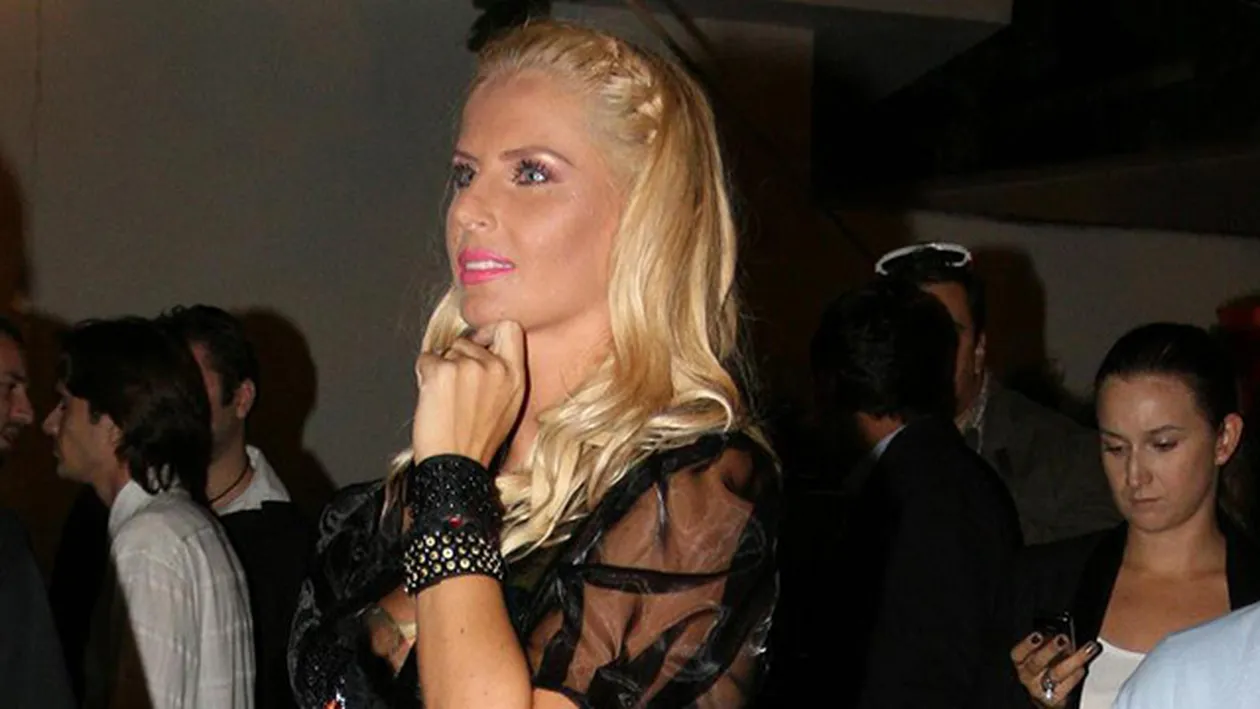 Aparitie SOC a unei vedete din Romania! Dupa ce o s-o vezi, o sa te intrebi cum a avut curajul sa iasa imbracata asa din casa