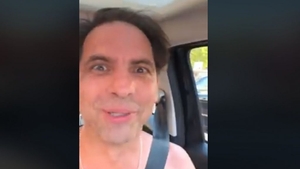 Suporterii francezi „i-au făcut praf” mașina lui Dan Negru, în Paris: „O minge umplută cu aer excită națiuni!”